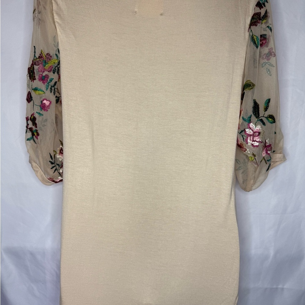 Floral Sleeve Cream Top - Picture 2 of 6